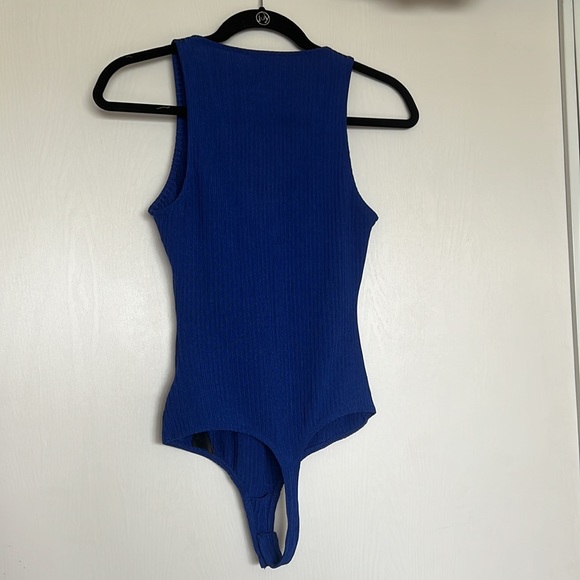 Guess Los Angles Deep V Sleeveless Ribbed Bodysuit - Picture 2 of 6